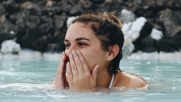 HOW TO KEEP YOUR SKIN LOOKING YOUTHFUL